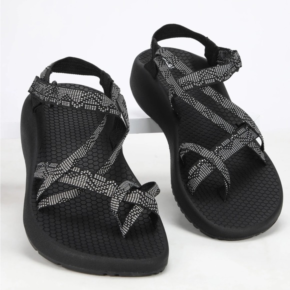 Women’s‎ Athletic Works Strappy Black And White Outdoor Sandal Size 10 - Picture 1 of 8